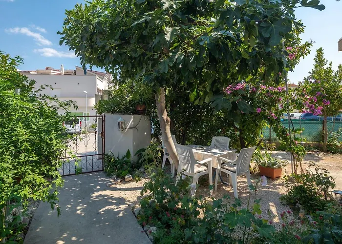 A1 - Apt Near Beach With Patio Parking And Grill