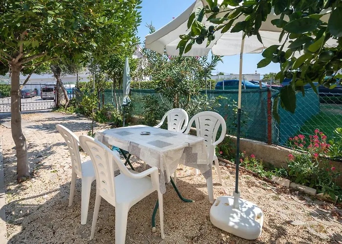 A1 - Apt Near Beach With Patio Parking And Grill