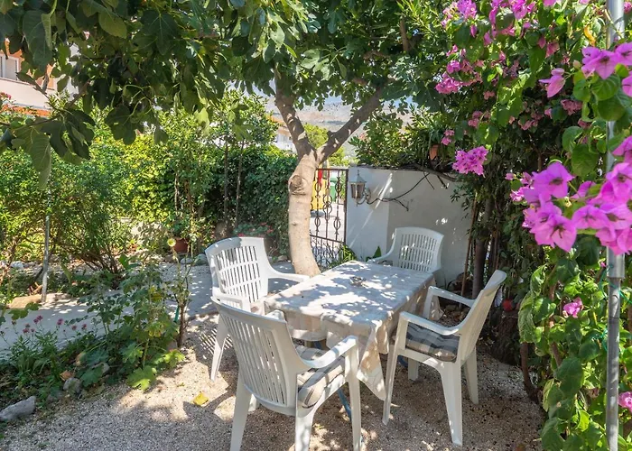 A1 - Apt Near Beach With Patio Parking And Grill