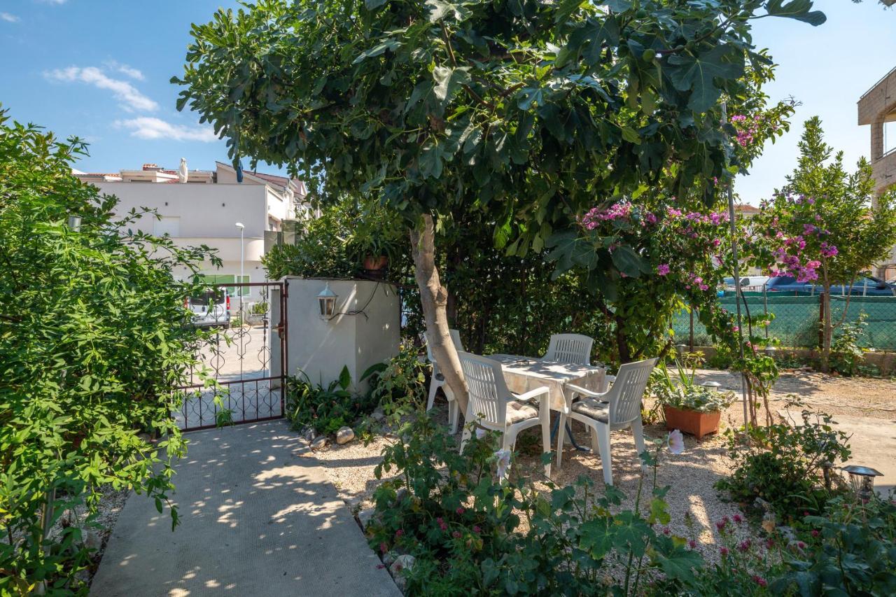 A1 - Near With Patio Parking And Grill Apartment Split