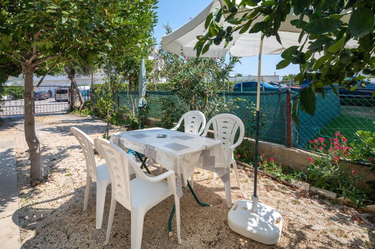 A1 - Near With Patio Parking And Grill