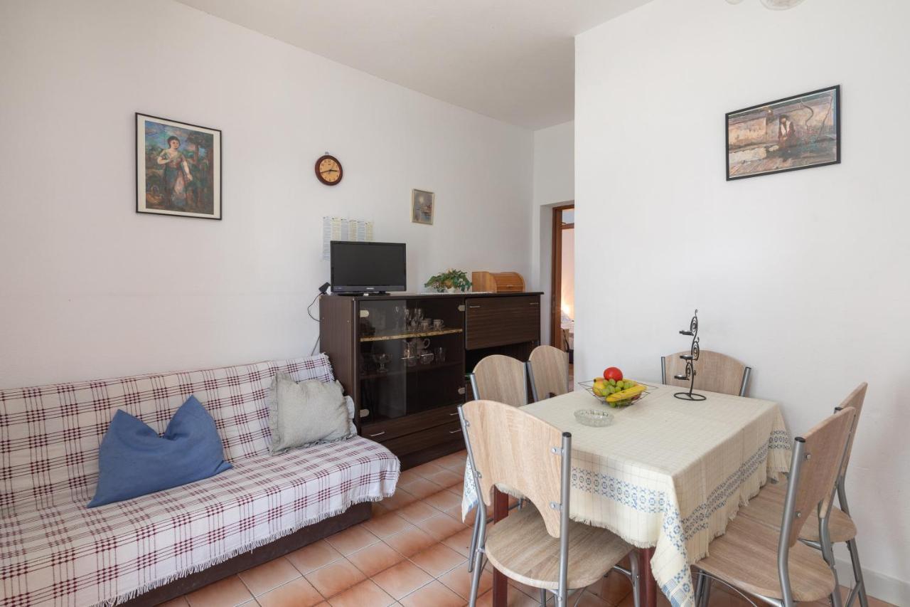 Apartment A1 - Near With Patio Parking And Grill Split