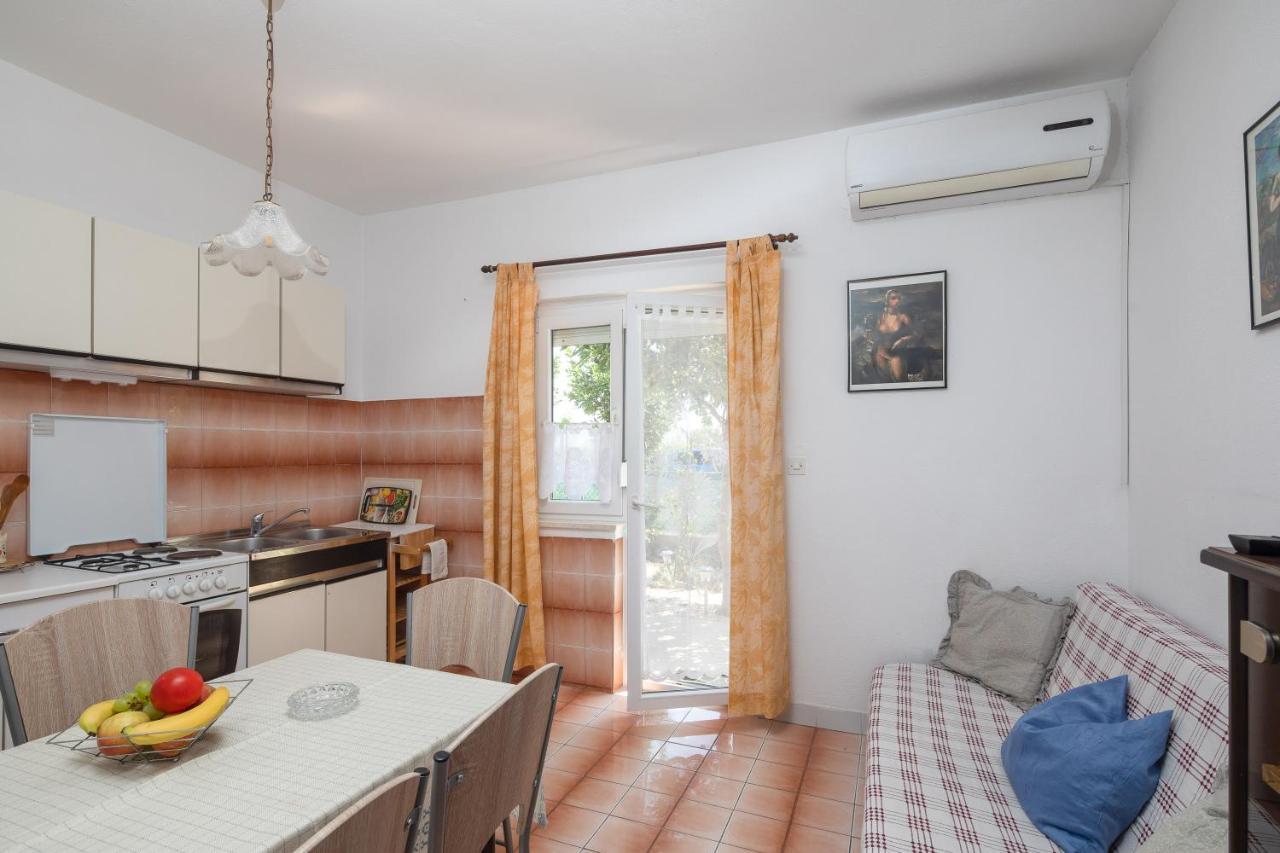 A1 - Near With Patio Parking And Grill