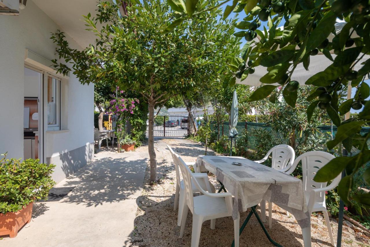 A1 - Near With Patio Parking And Grill Apartment