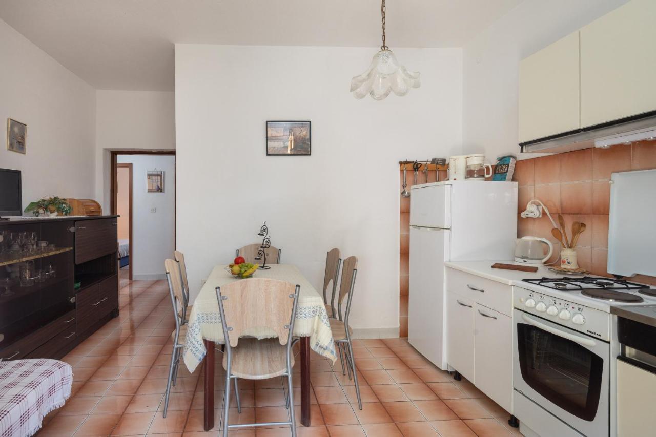 Apartment A1 - Near With Patio Parking And Grill Split