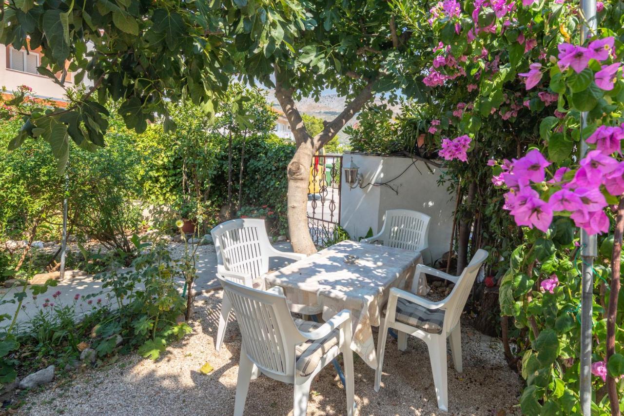 A1 - Near With Patio Parking And Grill *