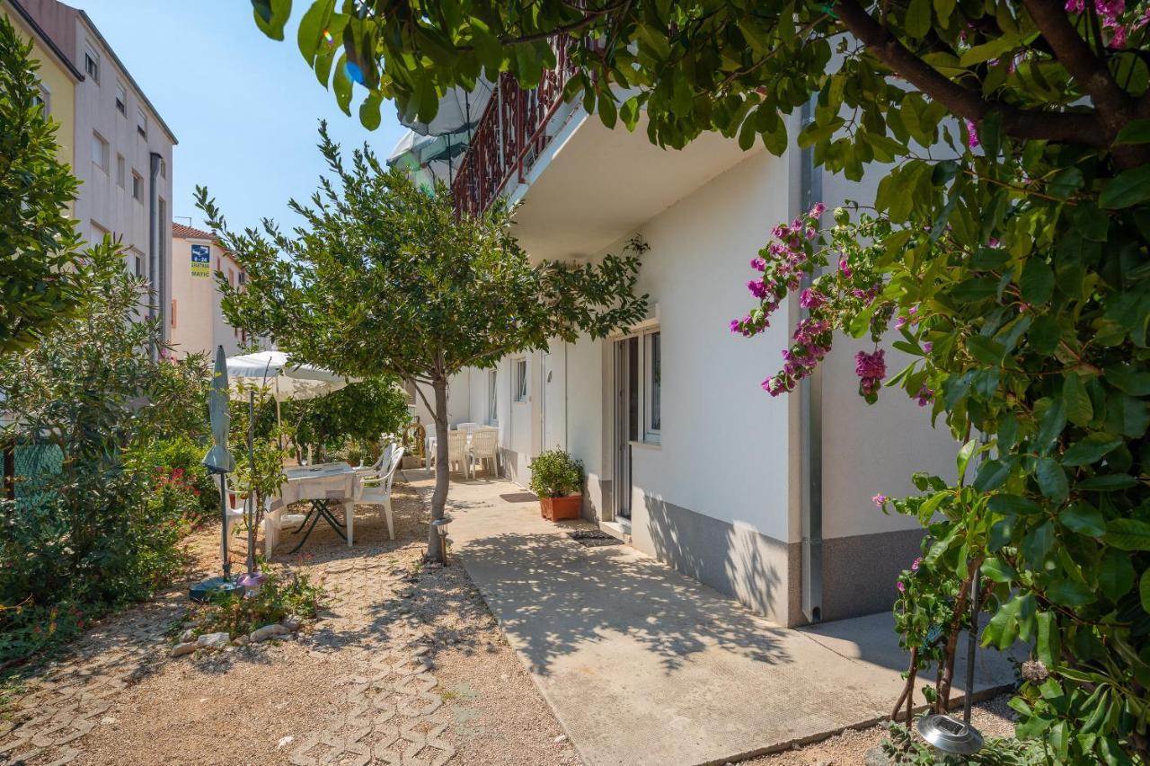A1 - Near With Patio Parking And Grill Apartment