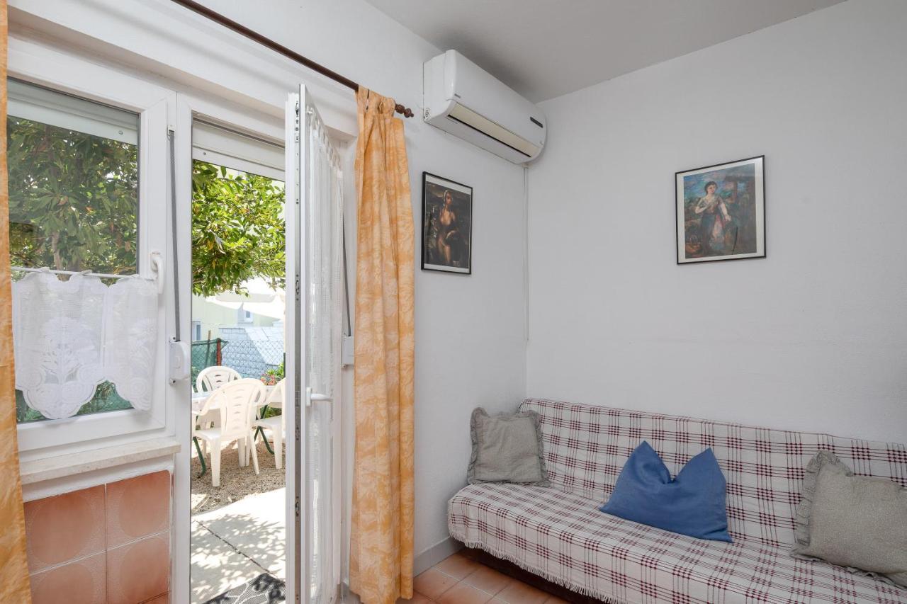 A1 - Near With Patio Parking And Grill *