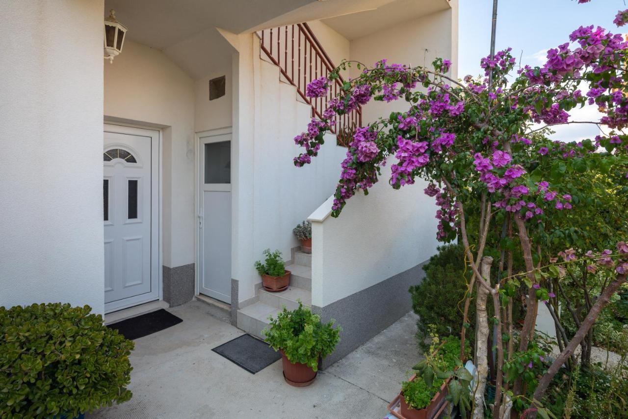 Apartment A1 - Near With Patio Parking And Grill Split