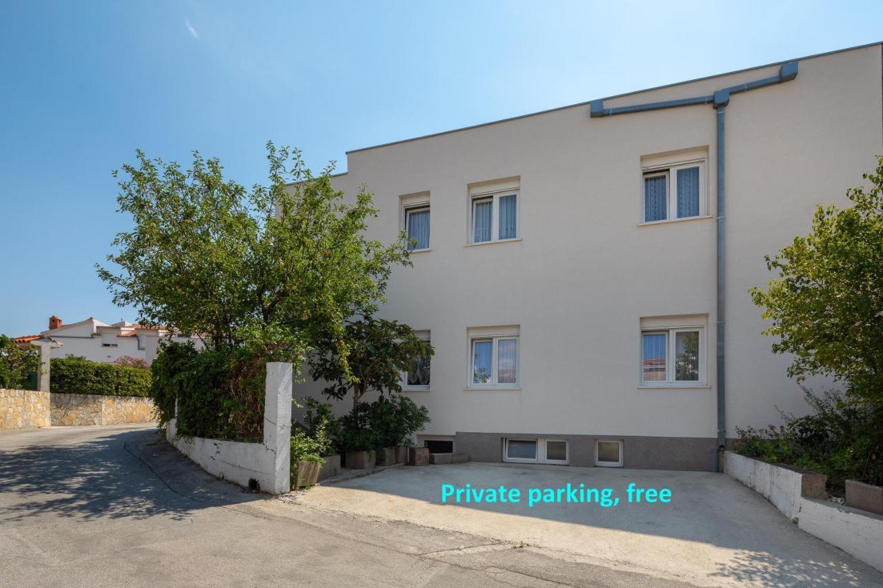 A1 - Near With Patio Parking And Grill Apartment